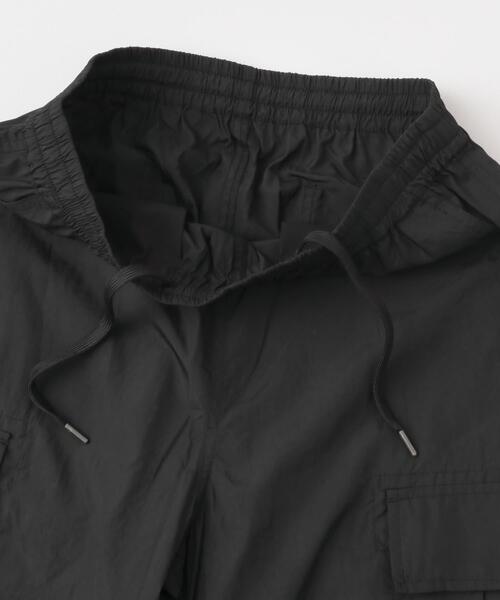 ITEMS URBANRESEARCH(アイテムズ アーバンリサーチ)の「『セットアップ対応』スーパーライトナイロン2wayカーゴパンツ(その他パンツ・メンズ・ブラック/チャコールグレー・MEDIUM/LARGE)」の10枚目の写真