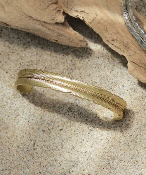 Three Four Time（ｽﾘｰﾌｫｰﾀｲﾑ）の「【LIMITED NUMBER/リミテッドナンバー】Vintage Like フェザーハーフバングル（バングル/リストバンド・レディース・シルバー/ゴールド・FREE）」の2枚目の写真