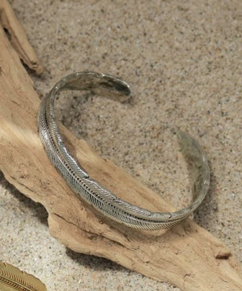 Three Four Time（ｽﾘｰﾌｫｰﾀｲﾑ）の「【LIMITED NUMBER/リミテッドナンバー】Vintage Like フェザーハーフバングル（バングル/リストバンド・レディース・シルバー/ゴールド・FREE）」の3枚目の写真