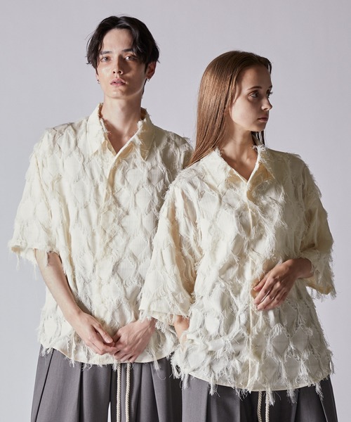 CLEL(クレイル)の「【CLEL】Fringe Design Jacquard Short Sleeve Shirt/フリンジデザイン ジャガード半袖シャツ(シャツ/ブラウス・メンズ・ブラック/アイボリー/チャコールグレー・XS/S/M/L)」の2枚目の写真