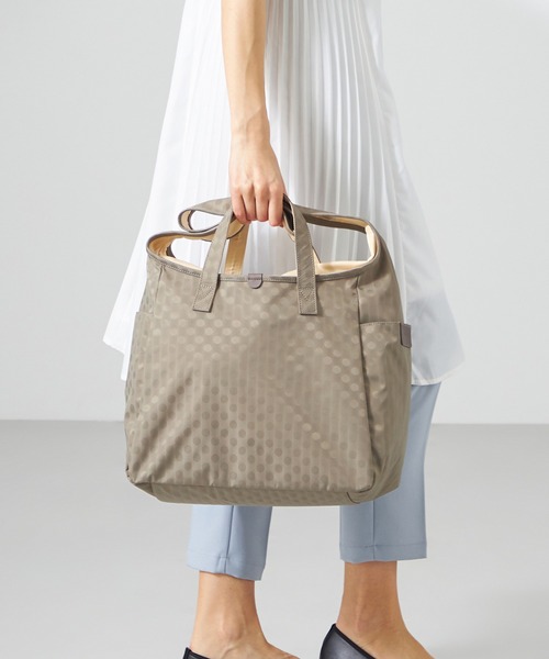 Y'SACCS(イザック)の「小西真奈美×Y'SACCS Polka Dots ハンドル付きアクティブショルダーバッグ(ショルダーバッグ・レディース・ブラック/グレイッシュベージュ/アイボリー・FREE)」の10枚目の写真