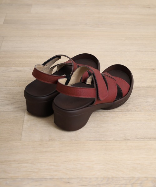 Re:getA(リゲッタ)の「Re:getA R2682 クロスベルトウェッジサンダル(サンダル・レディース・ライトブルー/ブラック/ブラック×ブラック/マスタード/アイボリー/レッド/ピンク・LL/S/L/M)」の19枚目の写真
