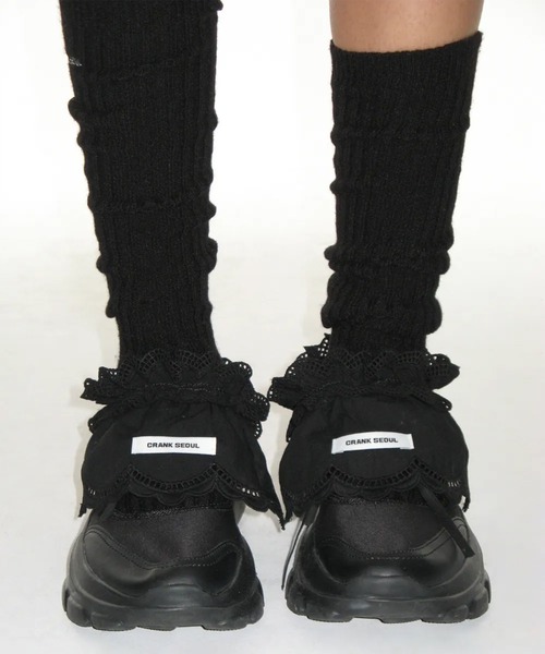 CRANK（クランク）の「A'GEM/9 × .kom 『CRANK/クランク』 COTTON FRILL SHOE COVER/コットンフリルシューカバー（シューズアクセサリー・レディース・ホワイト/ブラック・FREE）」の5枚目の写真