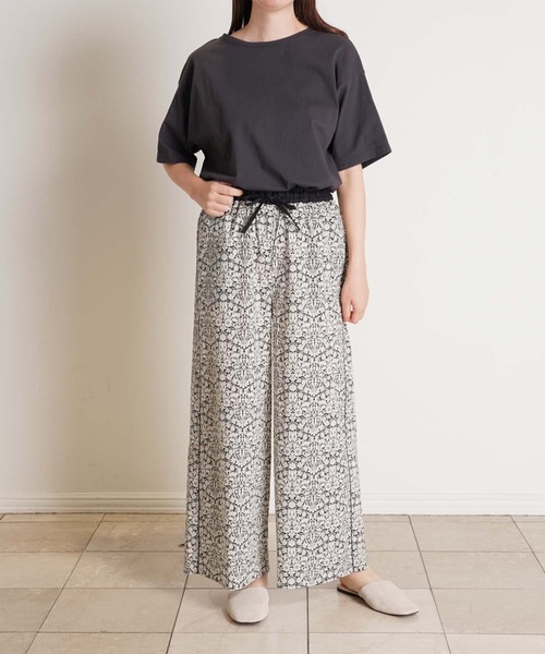 KID BLUE（キッドブルー）の「キッドブルー -２５ＬＩＢＥＲＴＹプリント -フルレングスボトムス -KOBP545 -kidblue（その他パンツ・レディース・ブラック/サックスブルー/アイボリー・M）」の5枚目の写真
