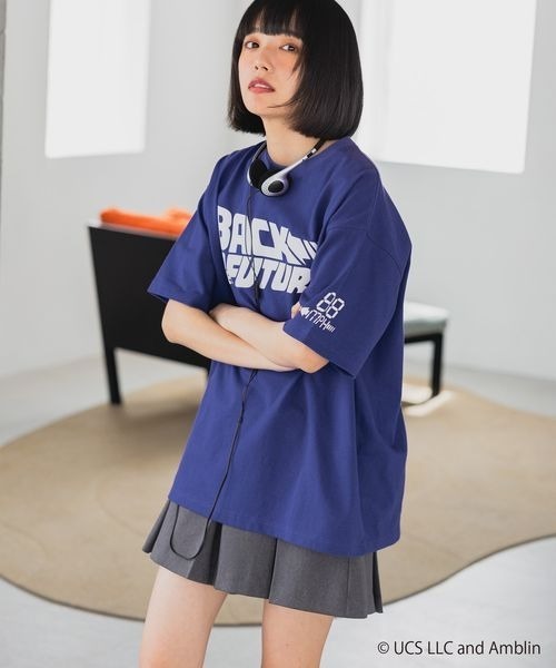 PAGEBOY(ページボーイ)の「【PBLIM×BACK TO THE FUTURE】ロゴTシャツ(Tシャツ/カットソー・レディース・オフホワイト/ブラック/サックスブルー・LARGE/MEDIUM)」の3枚目の写真