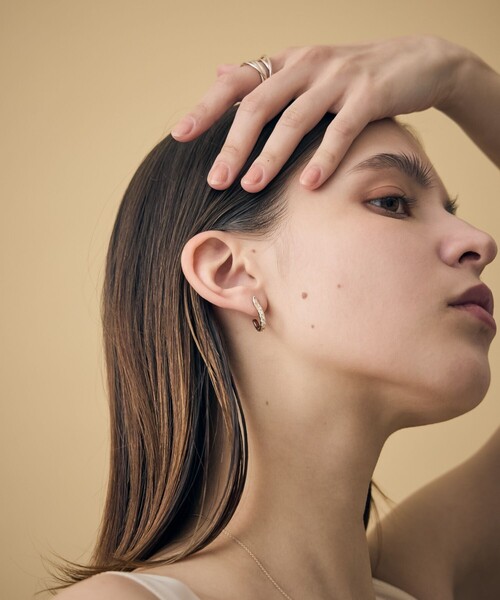ete bijoux（エテビジュー）の「[トーン] ビジュー ウェーブ ピアス（ピアス（両耳用）・レディース・ブラウン・FREE）」の3枚目の写真
