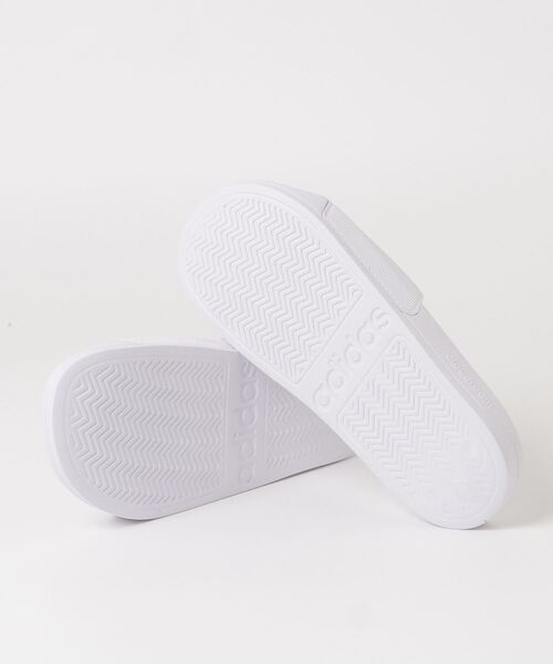 adidas(アディダス)の「アディダス adidas アディレッタ シャワー サンダル(サンダル・メンズ・ホワイト・23.5cm/24.5cm/25.5cm/26.5cm/27.5cm/28.5cm)」の3枚目の写真