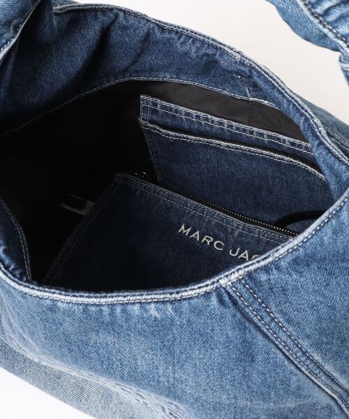 MARC JACOBS（マークジェイコブス）の「THE BOW DENIM SACK BAG/ザ ボウ デニム サック バッグ（ショルダーバッグ・レディース・インディゴブルー・ONE SIZE）」の10枚目の写真