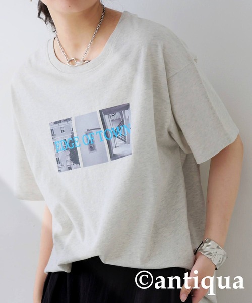antiqua(アンティカ)の「ロゴプリントTシャツ(Tシャツ/カットソー・レディース・オートミール/ブラック/チャコールグレー・ONESIZE)」の2枚目の写真