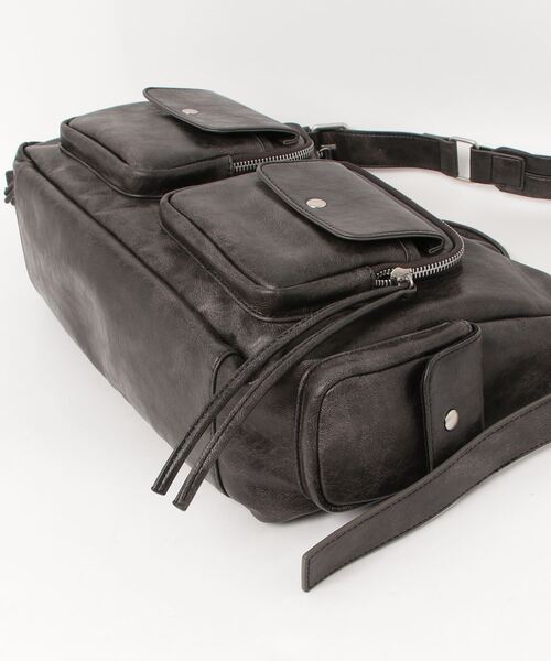 faux leather multi pocket shoulder bag / フェイクレザー