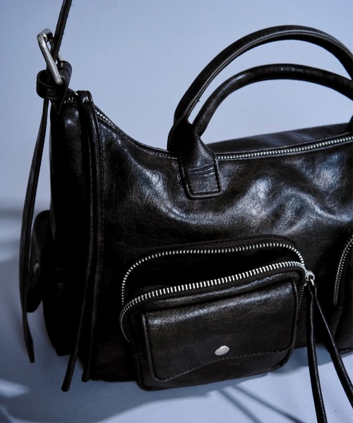 faux leather multi pocket shoulder bag / フェイクレザー