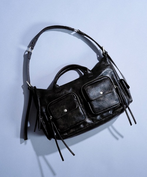 美品 Camphor wood フェイクレザーマルチポケットショルダーバッグ Camphor wood ショルダーバッグ faux leather multi pocket shoulder