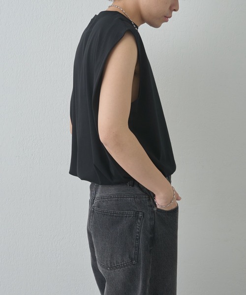 COLONY 2139(コロニートゥーワンスリーナイン)の「スマート変形ノースリーブT(Tシャツ/カットソー・メンズ・ブラック/ホワイト・MEDIUM/LARGE)」の10枚目の写真