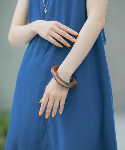 URBAN RESEARCH ROSSO WOMEN（アーバンリサーチ　ロッソ）の「CHIGNON　ホマイカCバングル（ブレスレット・レディース・アイボリー/ブラック/ブラウン・FREE）」の3枚目の写真