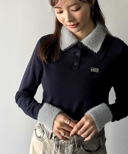 mily bilet(ミウィビレット)の「【mily bilet】上品とカジュアルを叶える、大人コーデが即完成。ファー使いダブル襟ロゴプレートニットポロ(長袖)(ポロシャツ・レディース・ネイビー/モカ/ブラック/グレー・SMALL/MEDIUM/LARGE/X-LARGE)」の1枚目の写真