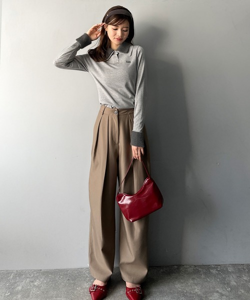 mily bilet(ミウィビレット)の「【mily bilet】上品とカジュアルを叶える、大人コーデが即完成。ファー使いダブル襟ロゴプレートニットポロ(長袖)(ポロシャツ・レディース・ネイビー/モカ/ブラック/グレー・SMALL/MEDIUM/LARGE/X-LARGE)」の11枚目の写真