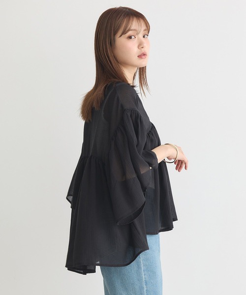 earth music&ecology(アースミュージックアンドエコロジー)の「Vネックギャザーブラウス(シャツ/ブラウス・レディース・ブラック/オフホワイト/ブルー/ライトグリーン・FREE)」の20枚目の写真
