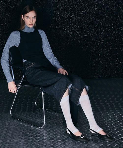 CHARLES & KEITH(チャールズ & キース)の「サテン クリスタルバックルスリングバックフラット(パンプス・レディース・スモークピンク/ブラック系その他2・22.5cm/23cm/23.5cm/24.5cm/25cm/25.5cm)」の16枚目の写真