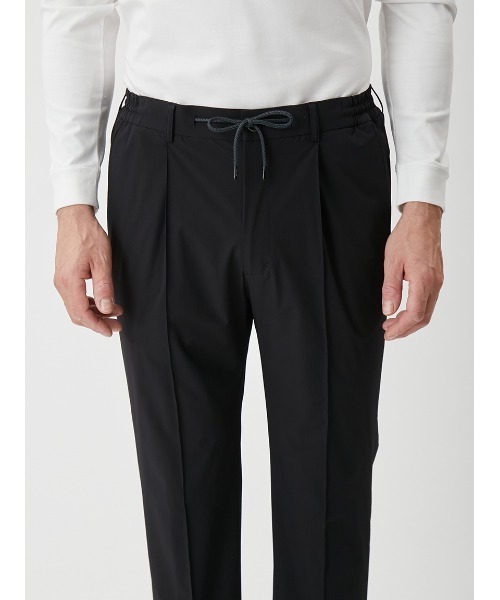 AOURE(アウール)の「CREPE WEAVE SETUP PANTS(スラックス・メンズ・ライトベージュ/ブラック・MEDIUM/LARGE/X-LARGE)」の12枚目の写真