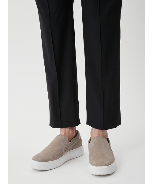 AOURE(アウール)の「CREPE WEAVE SETUP PANTS(スラックス・メンズ・ライトベージュ/ブラック・MEDIUM/LARGE/X-LARGE)」の13枚目の写真