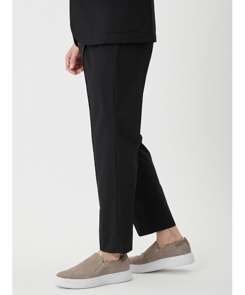 AOURE(アウール)の「CREPE WEAVE SETUP PANTS(スラックス・メンズ・ライトベージュ/ブラック・MEDIUM/LARGE/X-LARGE)」の10枚目の写真
