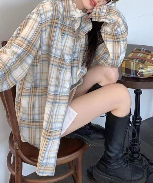 LADY LIKE（レディライク）の「ゆったりチェックネルシャツ（シャツ/ブラウス・レディース・ベージュ/ピンク/ブルー/ネイビー/ブラック・M）」の3枚目の写真