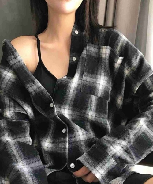 LADY LIKE（レディライク）の「ゆったりチェックネルシャツ（シャツ/ブラウス・レディース・ベージュ/ピンク/ブルー/ネイビー/ブラック・M）」の2枚目の写真