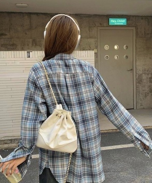 LADY LIKE（レディライク）の「ゆったりチェックネルシャツ（シャツ/ブラウス・レディース・ベージュ/ピンク/ブルー/ネイビー/ブラック・M）」の21枚目の写真