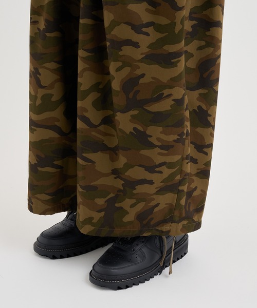 KHOKI / コッキ】Gatther-detail camouflage pants（その他パンツ