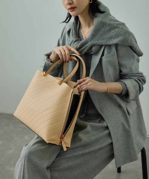 [値下げ中！]新品•未使用！！ROPÉ【E'POR】Y BAG Medium セール】【E'POR】【数量限定】Y BAG Medium Emboss（トートバッグ