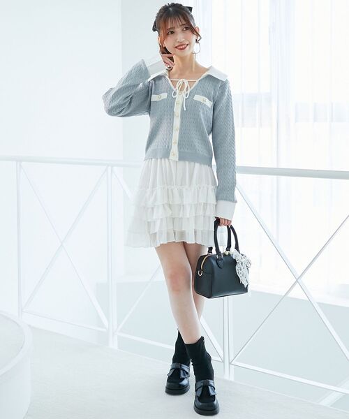 MAJESTIC LEGON（マジェスティックレゴン）の「デコルテオープンバイカラー襟ニット（ニット/セーター・レディース・ライトグレー/ブラック/ピンクベージュ/アイボリー/ボルドー・MEDIUM）」の17枚目の写真