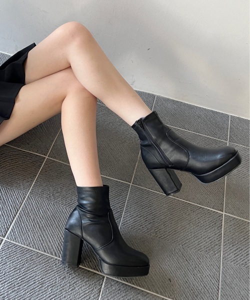 one way（ワンウェイ）の「ストレッチショートブーツ（ブーツ・レディース・アイボリー/ブラック/ブラック系その他・SMALL/MEDIUM/LARGE）」の2枚目の写真