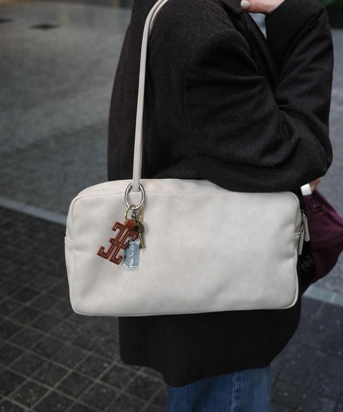 EFOLE（エフォル）の「【ZOZO限定】Suede wide boston/スエードワイドボストン（ボストンバッグ・レディース・ベージュ/ブラウン・FREE）」の2枚目の写真