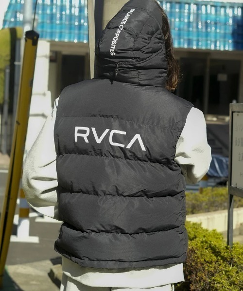 RVCA(ルーカ)の「【RVCA/ルーカ】24AW RVCA PUFFER VEST/ルーカドローコード付きエコダウンベスト(ダウンベスト・メンズ・ダークカーキ/ホワイト/ブラック・MEDIUM/SMALL)」の2枚目の写真