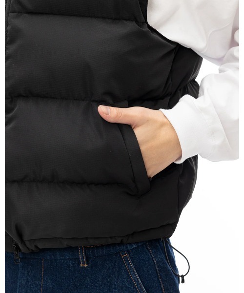 RVCA(ルーカ)の「【RVCA/ルーカ】24AW RVCA PUFFER VEST/ルーカドローコード付きエコダウンベスト(ダウンベスト・メンズ・ダークカーキ/ホワイト/ブラック・MEDIUM/SMALL)」の4枚目の写真
