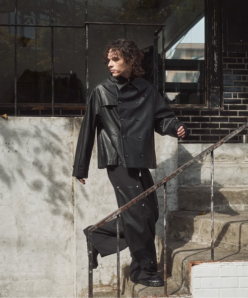 CASPER JOHN（キャスパージョン）の「Back pleats PU short trench coat/バックプリーツPUショートトレンチコート（トレンチコート・メンズ・ブラック/ブラック系・LARGE/MEDIUM/SMALL/X-SMALL）」の13枚目の写真