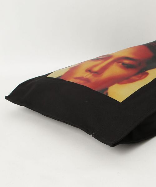 MEDICOM TOY（メディコムトイ）の「MLE 坂本龍一 「Merry Christmas Mr.Lawrence」 TOTE BAG（トートバッグ・メンズ・ブラック・FREE）」の4枚目の写真