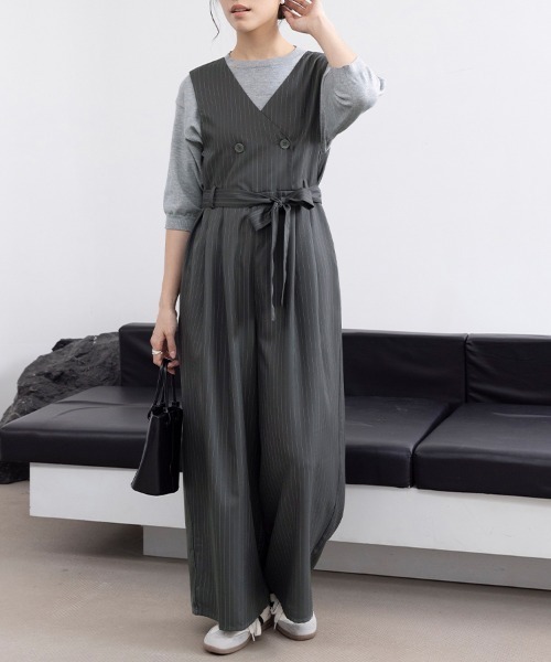 ONEP STAR（ワンピスター）の「Vネックハイウエストオールインワン（サロペット/オーバーオール・レディース・チャコールグレー/ブラック/グレイッシュベージュ/ネイビー・MEDIUM）」の2枚目の写真