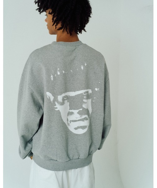 ADAM PATEK(アダムパテック)の「【ADAMPATEK/アダムパテック】Frankenstein face print crewneck プリントスウェット(スウェット・メンズ・ブラック/グレー・2/1)」の1枚目の写真
