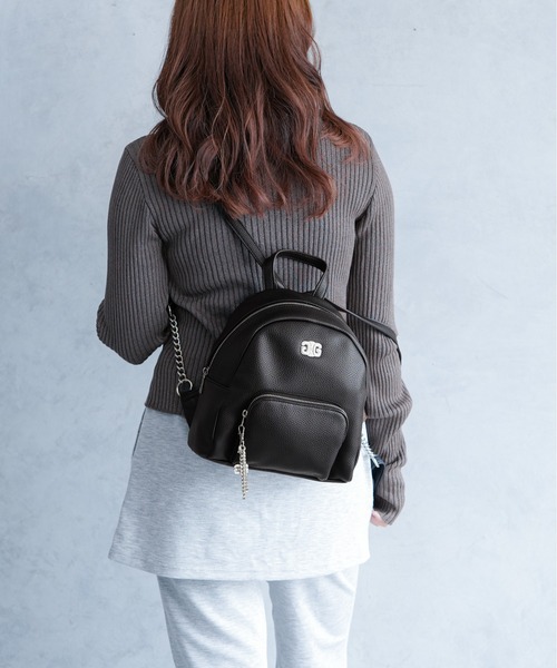 GYDA(ジェイダ)の「【GYDA/ジェイダ】 PLAIN SERIES チャーム付きミニリュック(バックパック/リュック・レディース・ブラック/キャメル/アイボリー・FREE)」の2枚目の写真