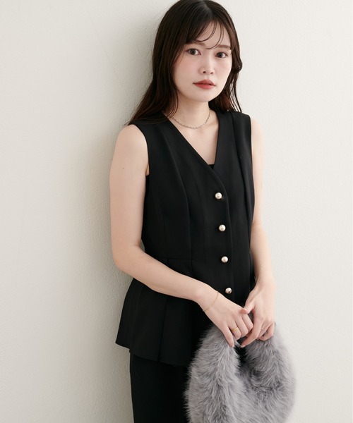 natural couture（ナチュラルクチュール）の「【WEB限定】金釦ペプラムベスト（ベスト・レディース・ブラウン/ベージュ/ブラック/オフホワイト・FREE）」の14枚目の写真