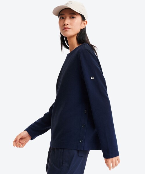 AIGLE（エーグル）の「サイドスリットボタン クルーネックフリースプルオーバー（スウェット・レディース・オフホワイト/ダークネイビー/レッド系その他・36/38/40）」の16枚目の写真