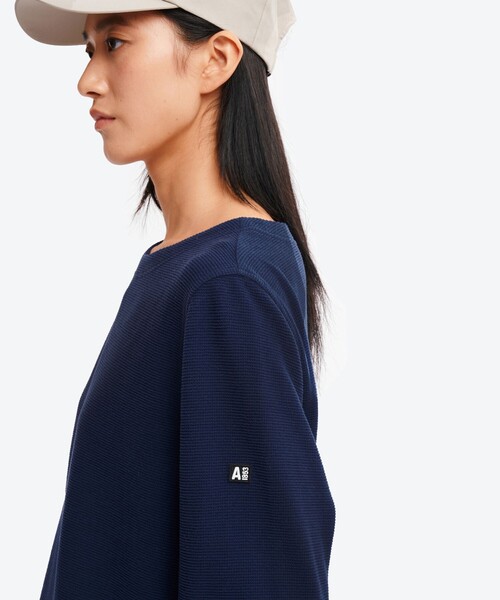 AIGLE（エーグル）の「サイドスリットボタン クルーネックフリースプルオーバー（スウェット・レディース・オフホワイト/ダークネイビー/レッド系その他・36/38/40）」の17枚目の写真