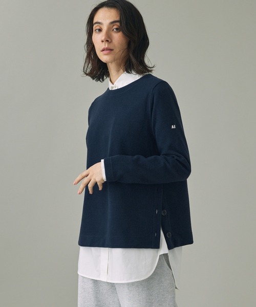 AIGLE（エーグル）の「サイドスリットボタン クルーネックフリースプルオーバー（スウェット・レディース・オフホワイト/ダークネイビー/レッド系その他・36/38/40）」の3枚目の写真