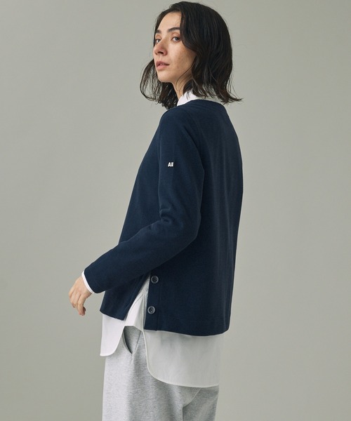 AIGLE（エーグル）の「サイドスリットボタン クルーネックフリースプルオーバー（スウェット・レディース・オフホワイト/ダークネイビー/レッド系その他・36/38/40）」の4枚目の写真