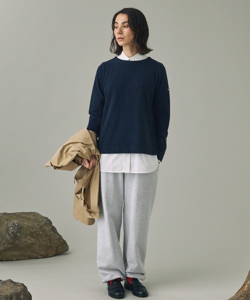 AIGLE（エーグル）の「サイドスリットボタン クルーネックフリースプルオーバー（スウェット・レディース・オフホワイト/ダークネイビー/レッド系その他・36/38/40）」の6枚目の写真