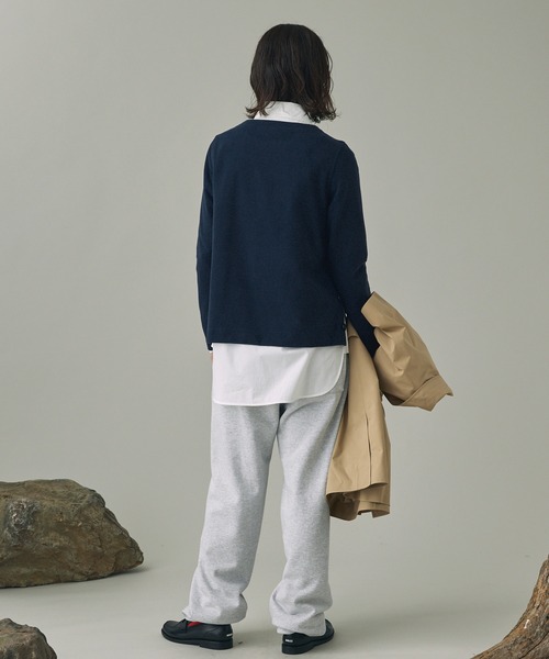 AIGLE（エーグル）の「サイドスリットボタン クルーネックフリースプルオーバー（スウェット・レディース・オフホワイト/ダークネイビー/レッド系その他・36/38/40）」の8枚目の写真