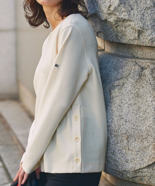 AIGLE（エーグル）の「サイドスリットボタン クルーネックフリースプルオーバー（スウェット・レディース・オフホワイト/ダークネイビー/レッド系その他・36/38/40）」の20枚目の写真