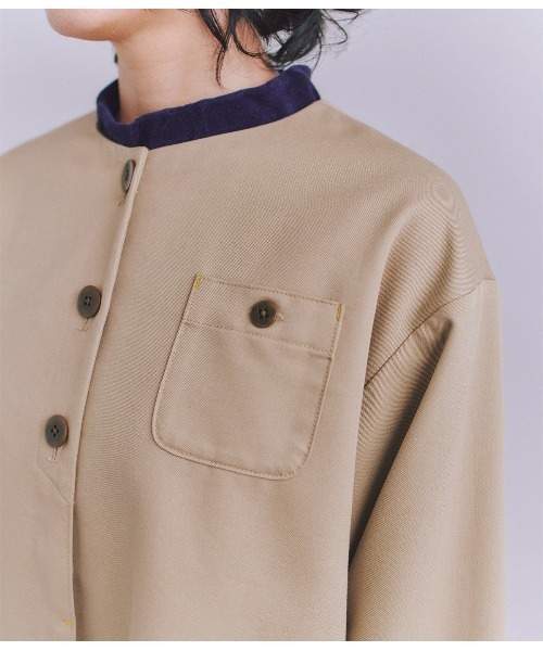 SIPULI(シプリ)の「Coated Cotton Poly Twill ヘンリーハーフコート(ダウンジャケット/コート・レディース・ブラック/ベージュ・2)」の8枚目の写真