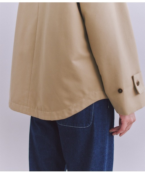 SIPULI(シプリ)の「Coated Cotton Poly Twill ヘンリーハーフコート(ダウンジャケット/コート・レディース・ブラック/ベージュ・2)」の10枚目の写真